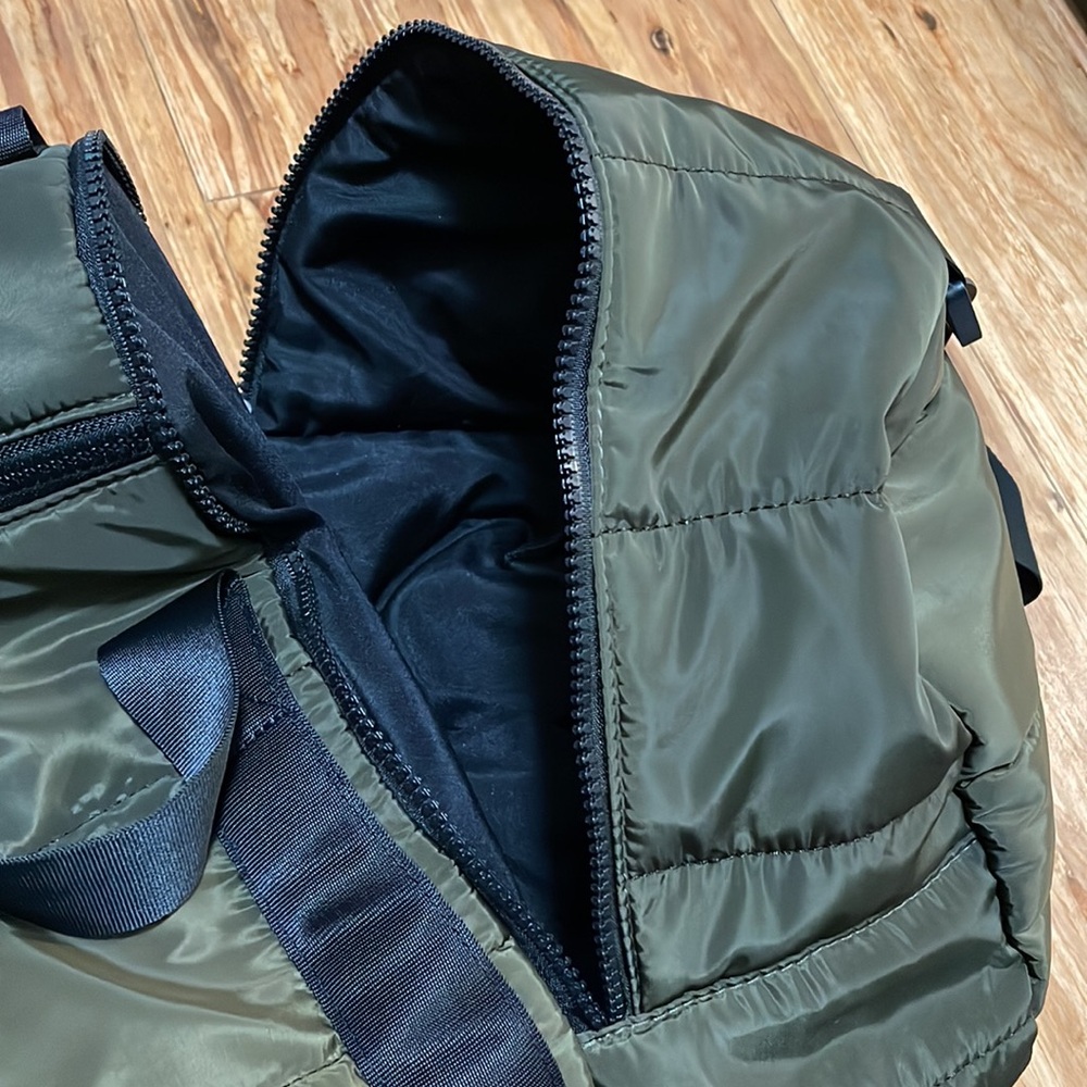NWOT Madden Girl Duffle Bag - Picture 7 of 8